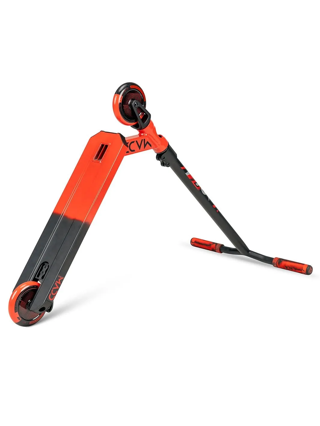 Madd Gear Kick Pro sparkcykel röd-svart tricks