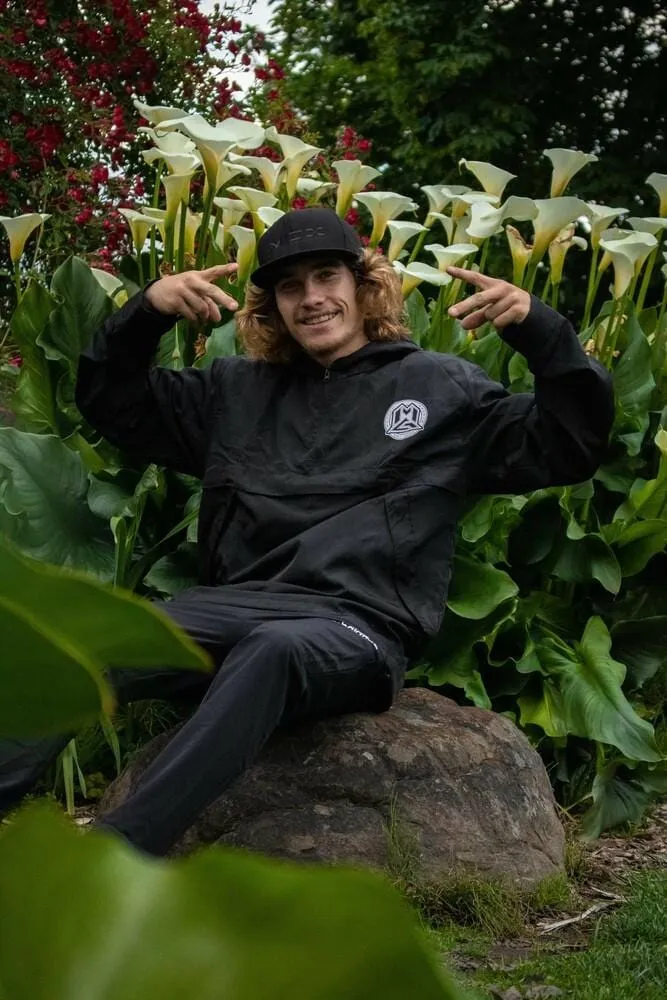 MGP Windbreaker vindjacka svart med luva lätt