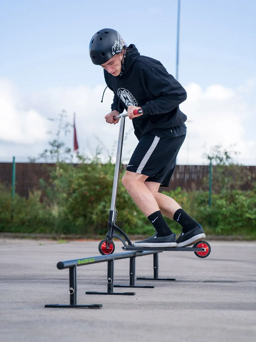 Madd Gear grindrail 99 tum justerbar skateboard